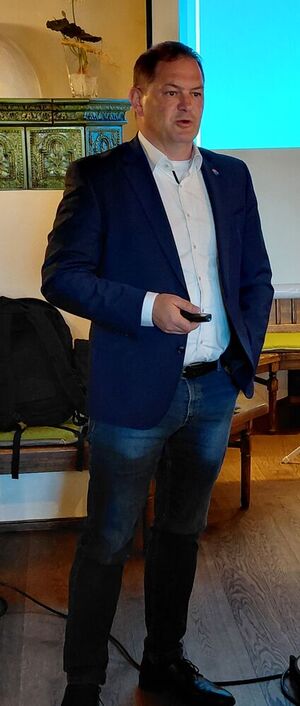 Andreas Schmal erklärte mittels einer Präsentation die Finanzierung des deutschen Rentensystems